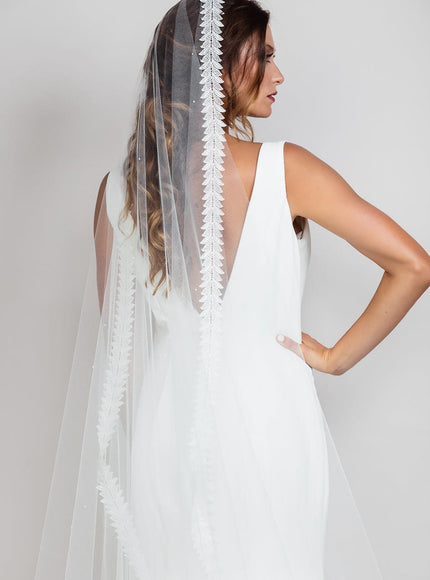 Katalina Cathedral Lace Mantilla Veil