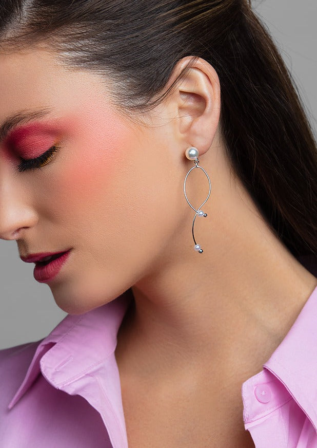 Lulu Infinity Pearl Earrings in Silver