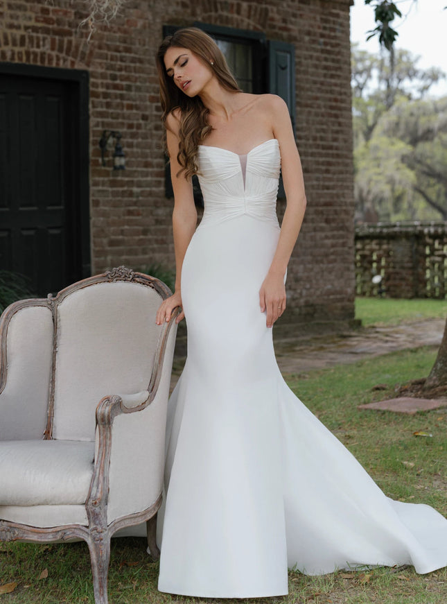 Anne Barge Montagu Plunging V-Neck Trumpet Gown