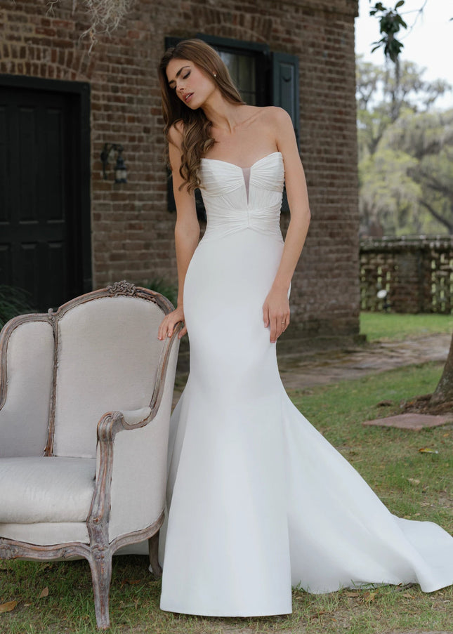 Anne Barge Montagu Plunging V-Neck Trumpet Gown