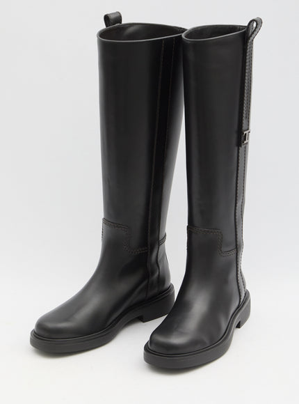 a pair of black boots with zippers on them