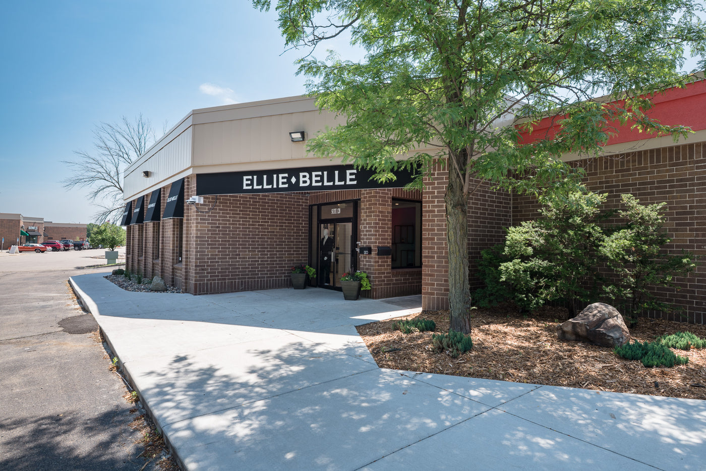 <h2>Swipe to see the exterior and interior of our boutique!</h2>