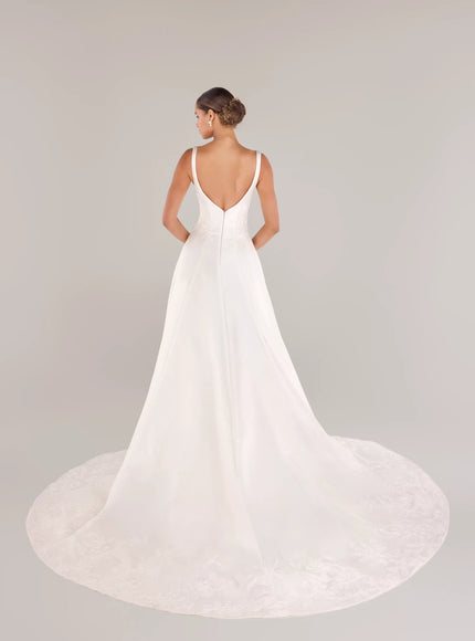 Anne Barge King wedding gown