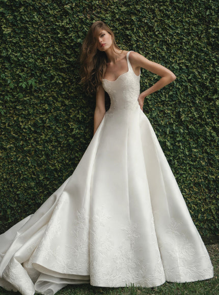 Anne Barge King wedding gown, lace detail