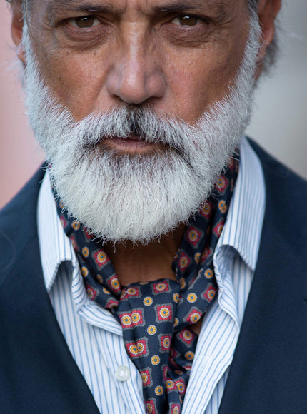 Elizabetta Barberini Silk Ascot Cravat Tie in Navy and Red