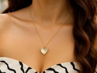 Collier en or jaune 14 carats avec pendentif cœur en pâte de perles polies