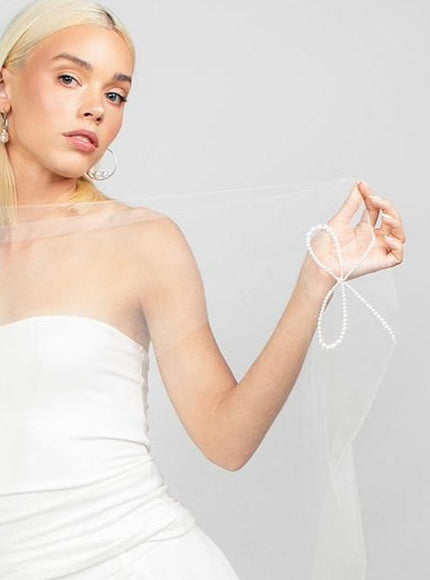 Reign Pearl Bow Cathedral Veil