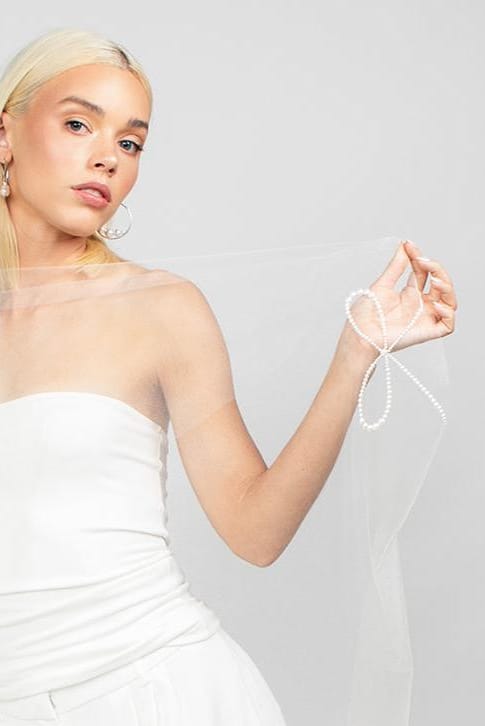 Reign Pearl Bow Cathedral Veil