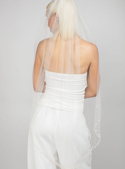 River Fingertip Pearl and Crystal Veil