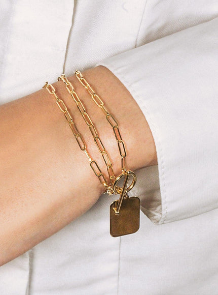 14k Yellow Gold Paperclip Chain Necklace with Rounded Rectangle Pendant - Ellie Belle